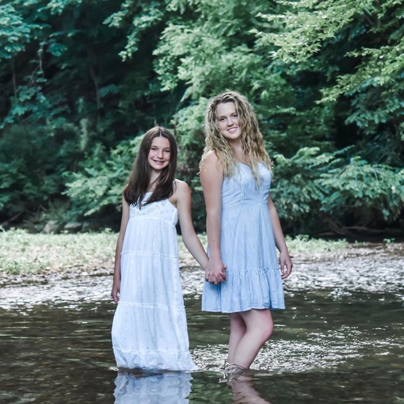 Meet your Posher, Laura - Picture 2 of 2